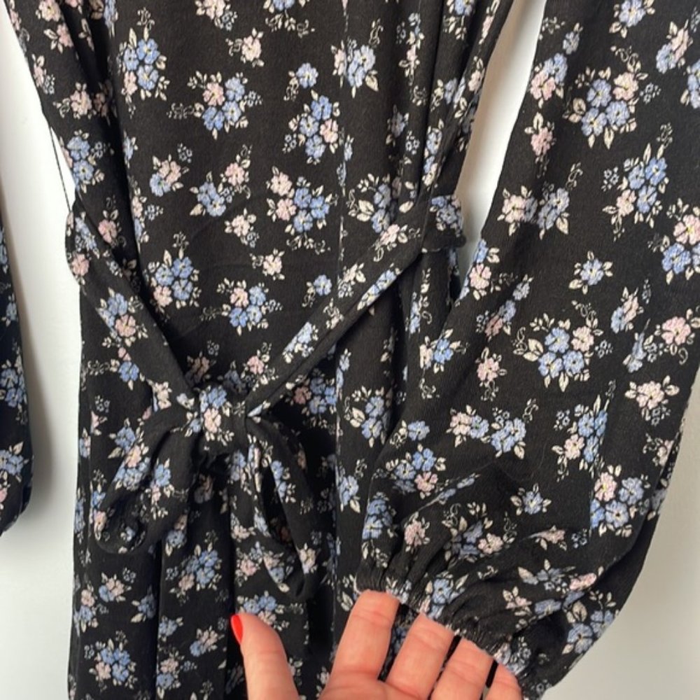 Size Small Bundle 4 Items (2 Dresses, 2 Tops) - image 2